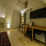 Ares Cave 3*